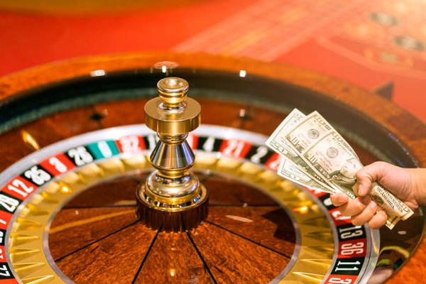 Try Live Dealer Games through a Singapore online casino for Casino Fans